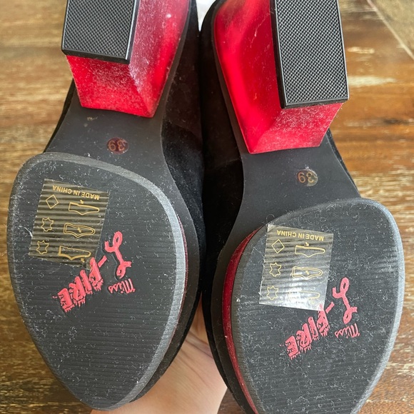 Miss L-Fire Cherry heels, new size 39 - Picture 2 of 4